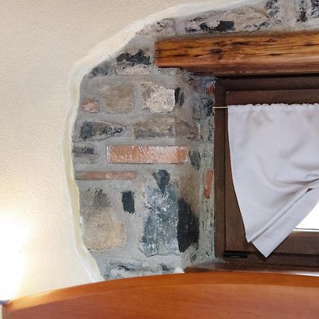 Апартаменти La Mansarda Di Eros E Tiziana Ланцо-д'Інтельві Екстер'єр фото